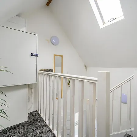 Rb1gh- Cosy, Free Parking & Fast Wi-fi Apartmán *