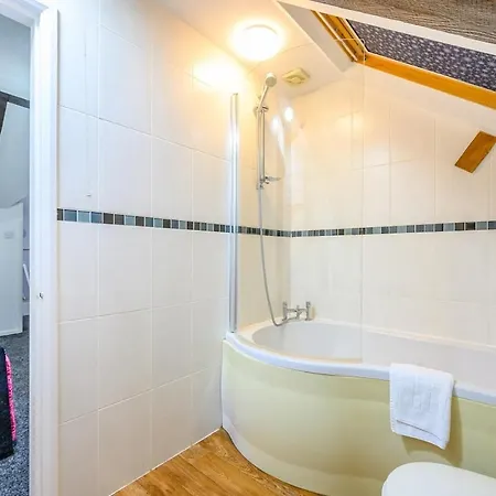 Apartment Rb1gh- Cosy, Free Parking & Fast Wi-fi *