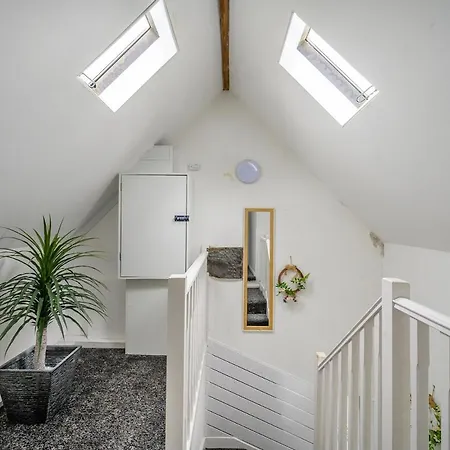 Rb1gh- Cosy, Free Parking & Fast Wi-fi *